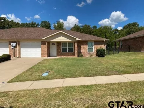 204 Timber Park #B, Lindale, TX 75771