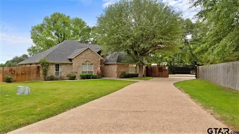 1801 Hogan Ln, Mount Pleasant, TX 75455