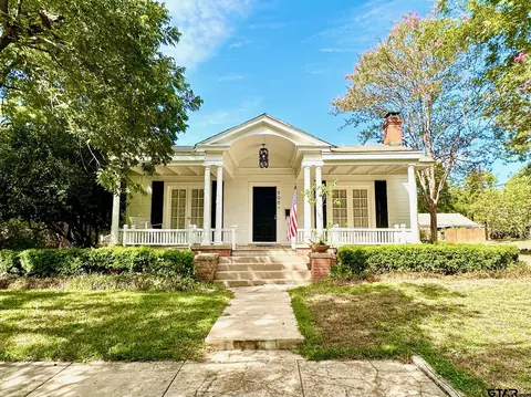 505 N 7th St, Crockett, TX 75835