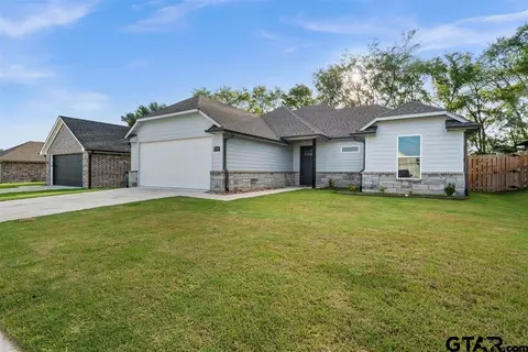 2105 Jason Dr, Whitehouse, TX 75791