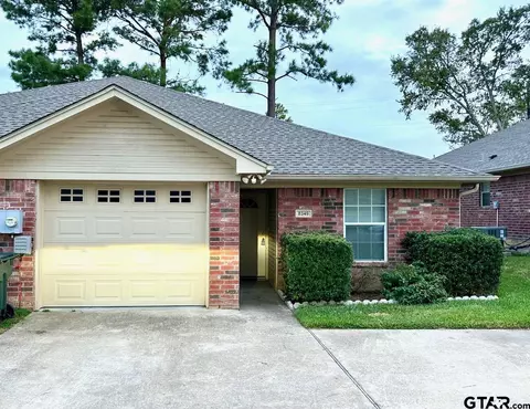 8349 Garrett Dr, Tyler, TX 75703