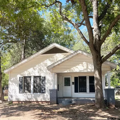 210 W Goliad Ave, Crockett, TX 75835