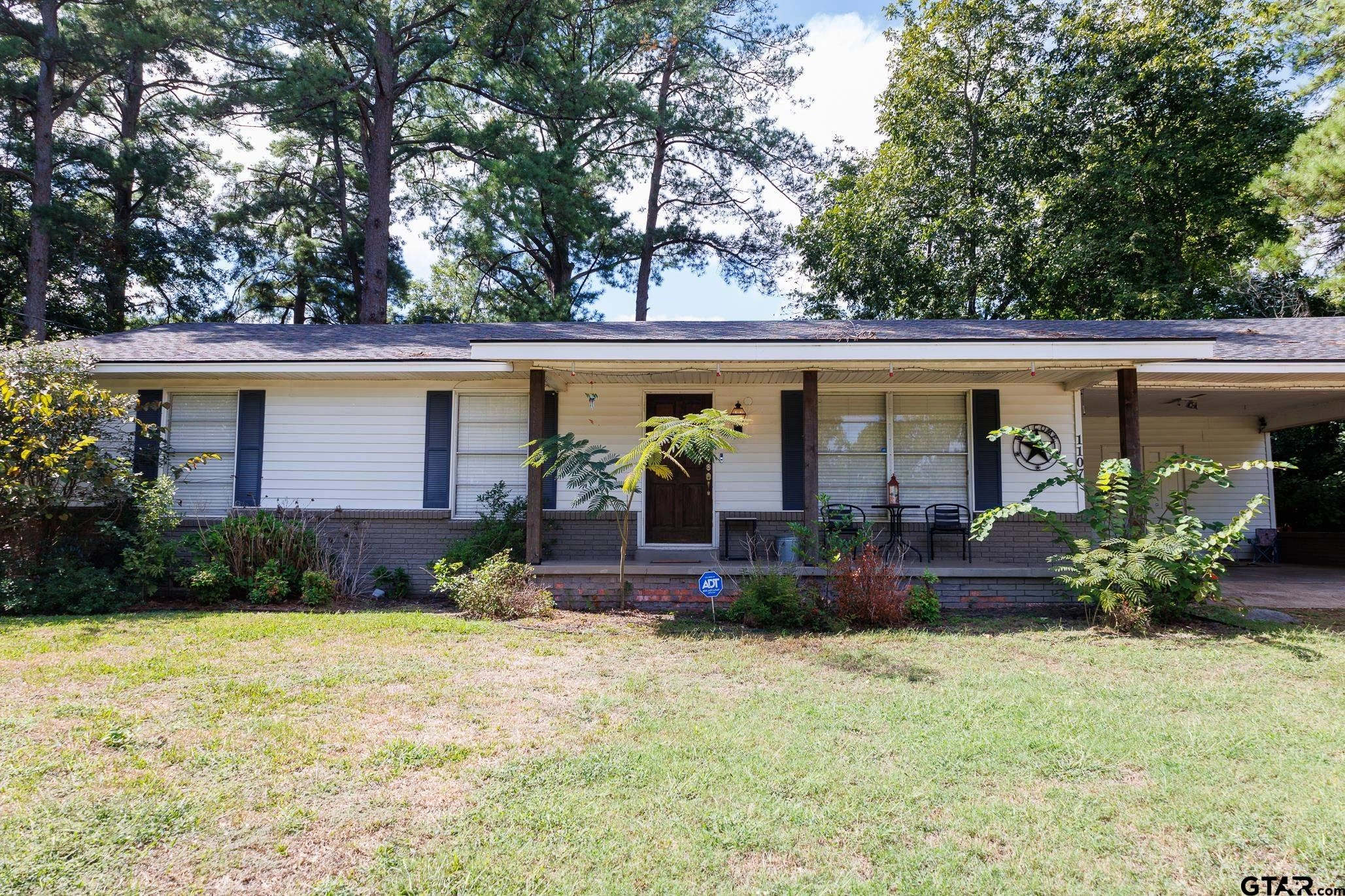 1107 N Hackberry Ave