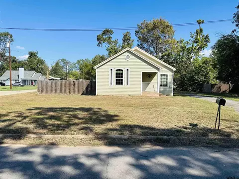 310 Peach St, Winnsboro, TX 75494