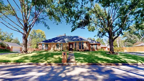 907 Rolling Dr, Athens, TX 75751