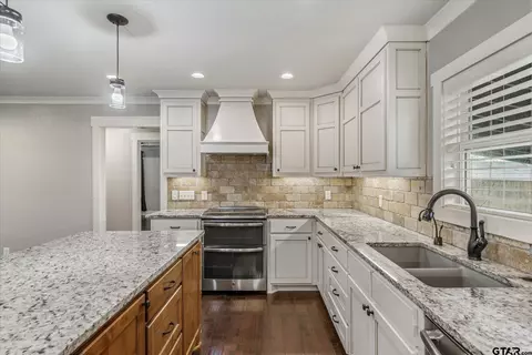 1745 Fm 1652, Grand Saline, TX 75140