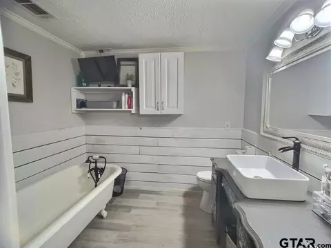 1000 E Ohio, Van, TX 75790 photo 9