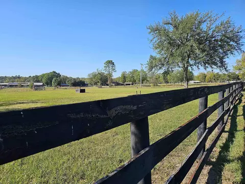 2117 W Main St, Henderson, TX 75652