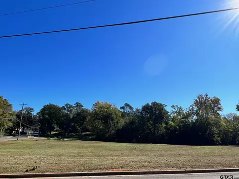 1000 Avalon Dr, Jacksonville, TX 75766