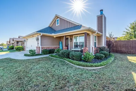 406 Hyde Park Dr, Chandler, TX 75758