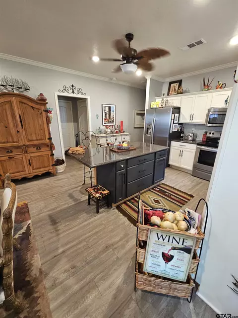 4003 Thomas, Longview, TX 75605 photo 4