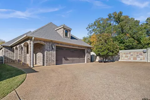 100 Timber Crk, Lindale, TX 75771