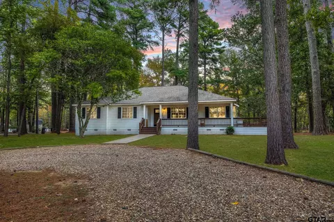 301 Windy Point Dr, Mount Vernon, TX 75457