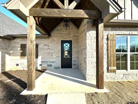 229 Brooks Dr, Gladewater, TX 75647