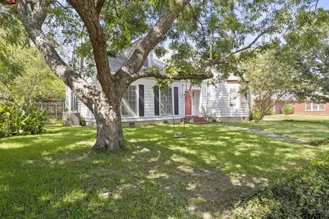 511 E 1st, Mount Pleasant, TX 75455 photo 2