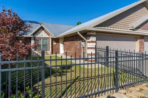1817 Yellowstone Dr, Longview, TX 75605