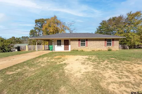 1615 Court Dr, Palestine, TX 75803
