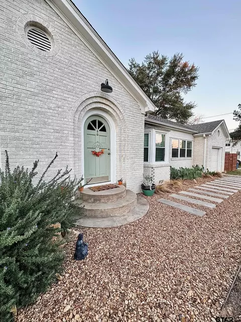 405 W Hubbard, Lindale, TX 75771