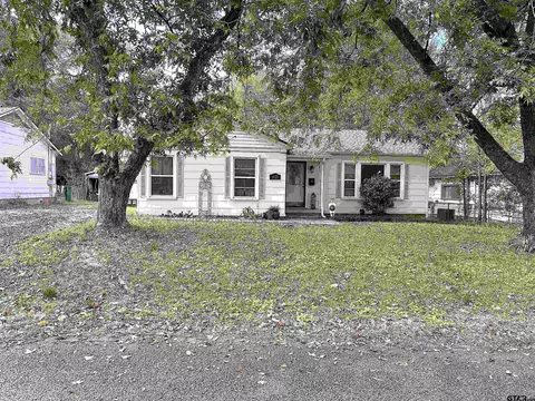 1021 N Johnson St, Mineola, TX 75773