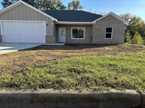 805 Willow Crk, Jacksonville, TX 75766