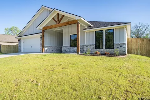 16117 Crossing Cir, Lindale, TX 75771