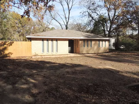 406 E Bonham, Crockett, TX 75835