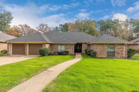 804 Pinegrove Ln, Longview, TX 75604