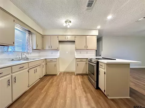 926 N Jackson St, Sulphur Springs, TX 75482