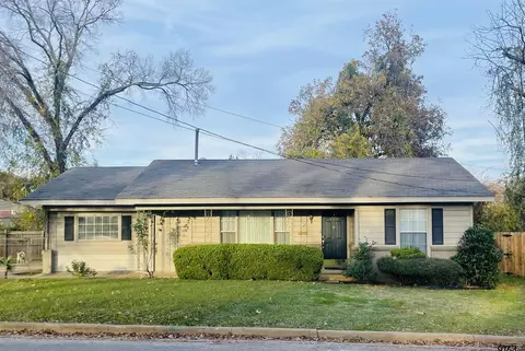 402 Brookside Dr, Jacksonville, TX 75766