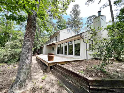 140 Fireside Cv, Holly Lake Ranch, TX 75765