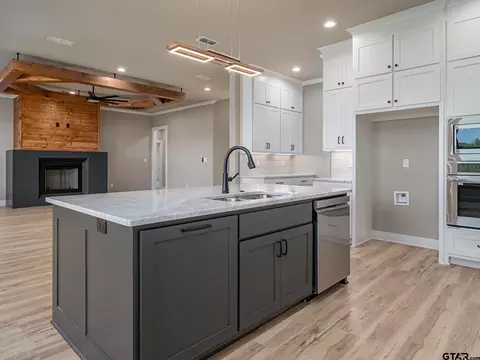221 Serenity Dr, Bullard, TX 75757