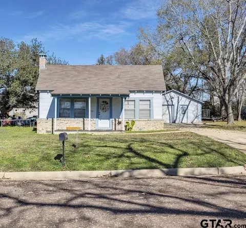 303 E Paschal St, Troup, TX 75789