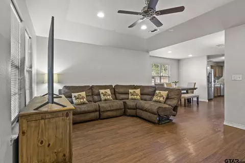 705 Viewcrest, Longview, TX 75604 photo 4