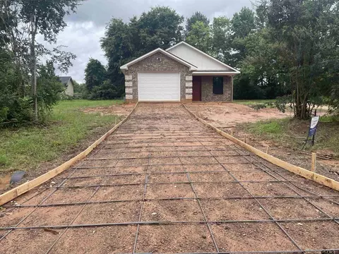 911 S Pineda Dr, Jacksonville, TX 75766