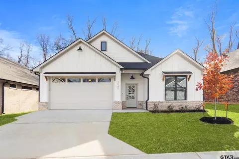 3042 Royal Garden Rd, Tyler, TX 75701