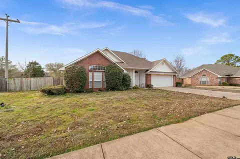 229 Crestview Dr, Jacksonville, TX 75766