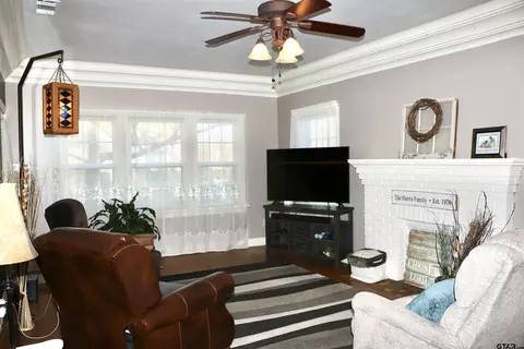 516 E Young St, Longview, TX 75602 photo 4