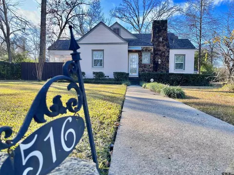 516 E Young St, Longview, TX 75602 photo 1