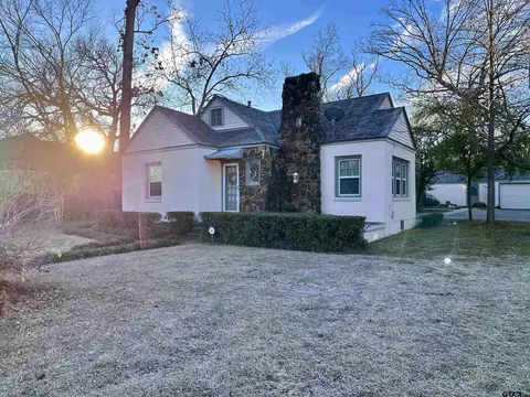 516 E Young St, Longview, TX 75602 photo 2