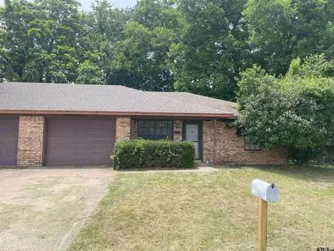 202 Dull Averiette Dr, Athens, TX 75751
