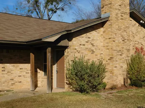 602 E South St, Lindale, TX 75771