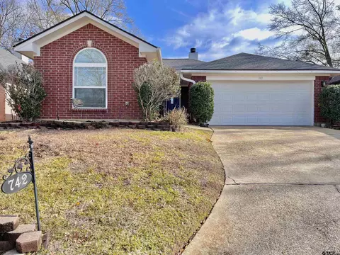 742 Montreal, Longview, TX 75601