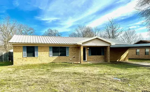 1409 Hooks St, Crockett, TX 75835