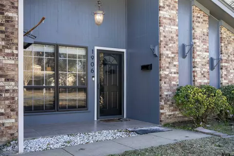 1906 Alvis, Mount Pleasant, TX 75455