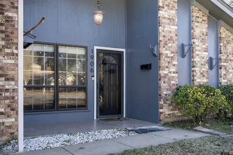 1906 Alvis, Mount Pleasant, TX 75455