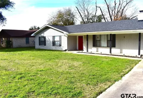 107 York Dr, Madisonville, TX 77864