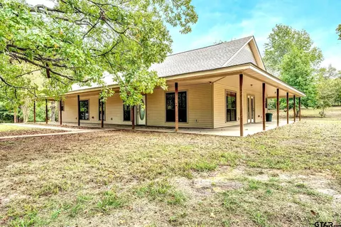 910 An County Rd 355, Palestine, TX 75801