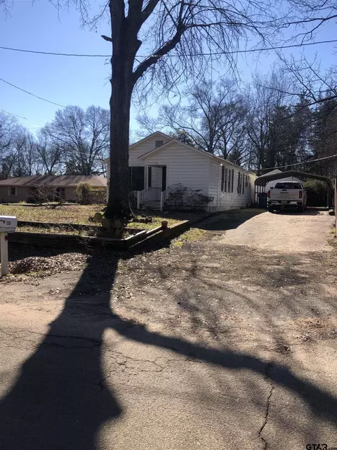 110 E Hughes St, Daingerfield, TX 75638