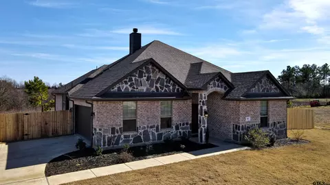 905 Maxine Dr, Athens, TX 75751
