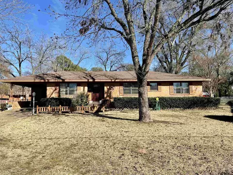 138 Gardner Dr, Palestine, TX 75803